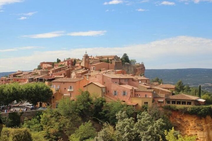 The magnificent villages of the Luberon on a private day