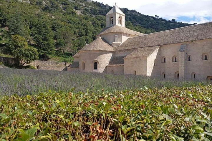 The magnificent villages of the Luberon on a private day