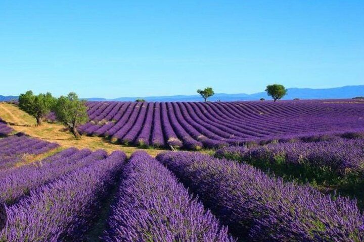 The magnificent villages of the Luberon on a private day