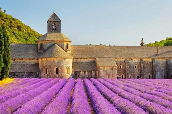 The magnificent villages of the Luberon on a private day