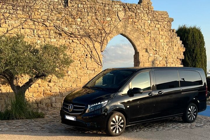 The magnificent villages of the Luberon on a private day