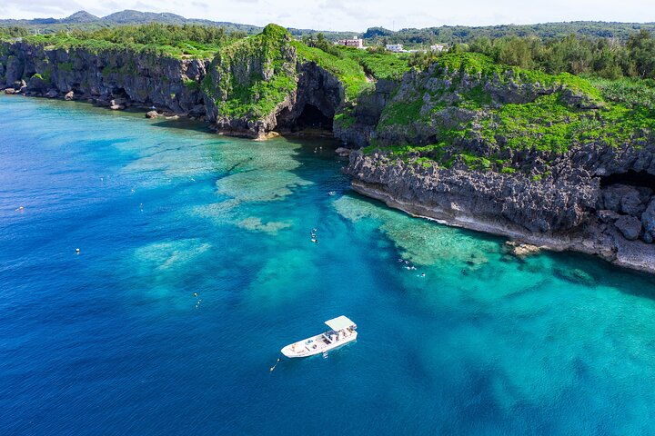 [Okinawa Blue Cave] Snorkeling with Private Guide+ Free Photos