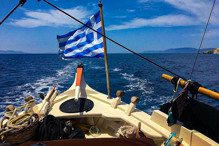A Boat Trip to the Pirate Caves & Blue Lagoon
