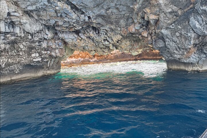 A Boat Trip to the Pirate Caves & Blue Lagoon