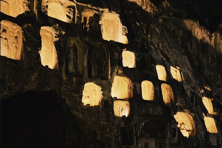 Luoyang longmen grottoes night tour with guide