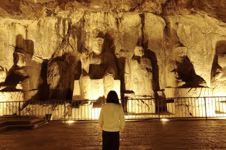 Luoyang longmen grottoes night tour with guide