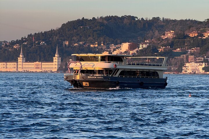 Enjoy Istanbul’s Bosphorus:2-Hour Daytime, Sunset & Night Cruises