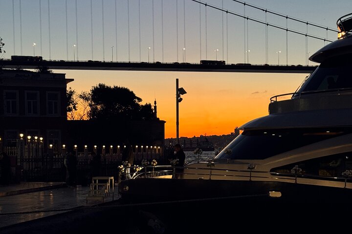 Enjoy Istanbul’s Bosphorus:2-Hour Daytime, Sunset & Night Cruises