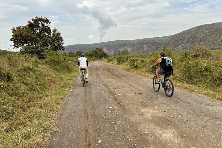 Hell's Gate Cycling Tour & Lake Naivasha Boat Ride from Nairobi