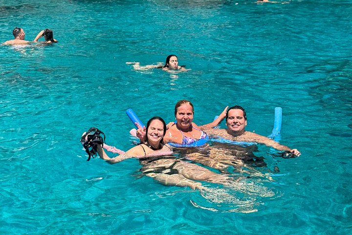 3-hour private boat tour of the island of Capri
