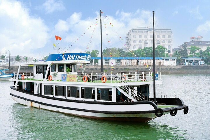 Ha Long Bay Cruise Day Tour - best selling: Kayaking, Swimming, hiking & Lunch
