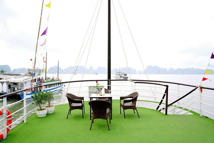 Ha Long Bay Cruise Day Tour - best selling: Kayaking, Swimming, hiking & Lunch