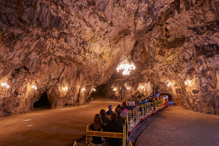 Postojna Cave and Castle with Ljubljana starts from Maribor