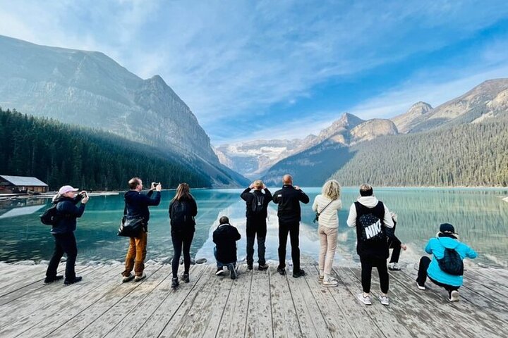 Explore Moraine Lake & Lake Louise Roundtrip Shared Tour
