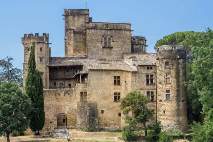 The magnificent villages of the Luberon on a private day