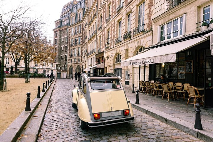 Discover Paris in Style Aboard a Classic French Vintage Car!