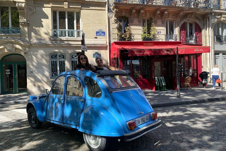 Discover Paris in Style Aboard a Classic French Vintage Car!