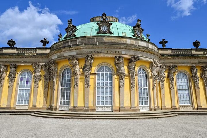 Potsdam Walking Tour with Palace Entry