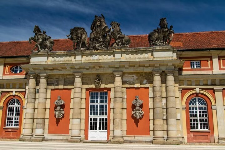 Potsdam Walking Tour with Palace Entry