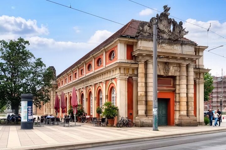 Potsdam Walking Tour with Palace Entry