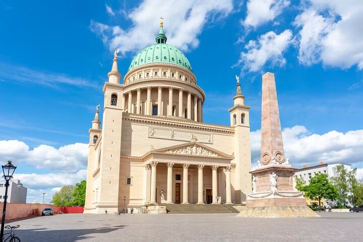 Potsdam Walking Tour with Palace Entry