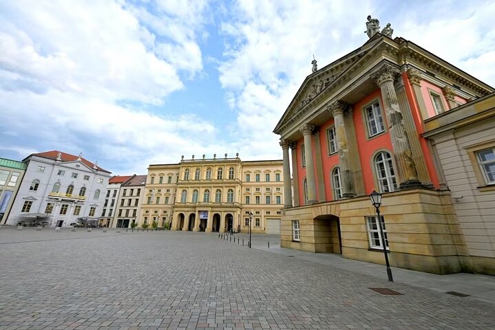 Potsdam Walking Tour with Palace Entry