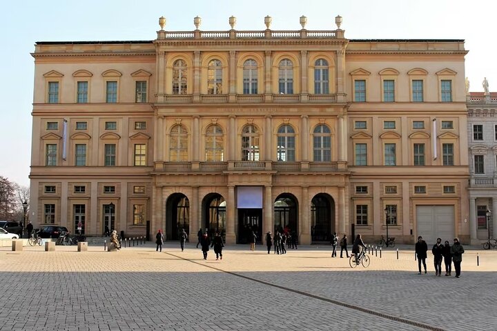 Potsdam Walking Tour with Palace Entry