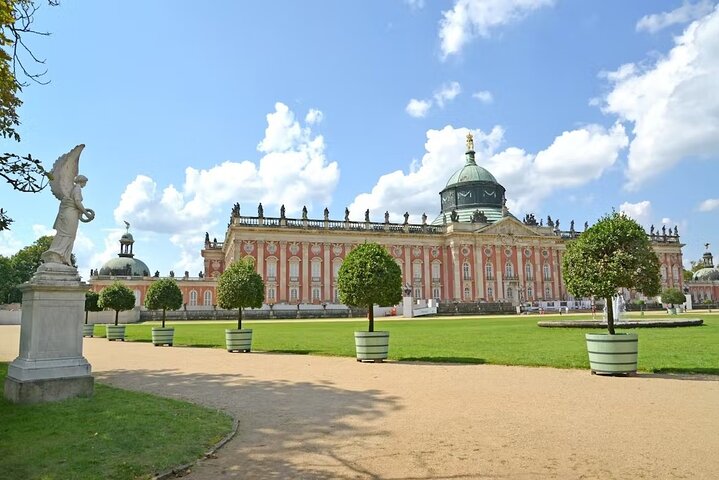 Potsdam Walking Tour with Palace Entry
