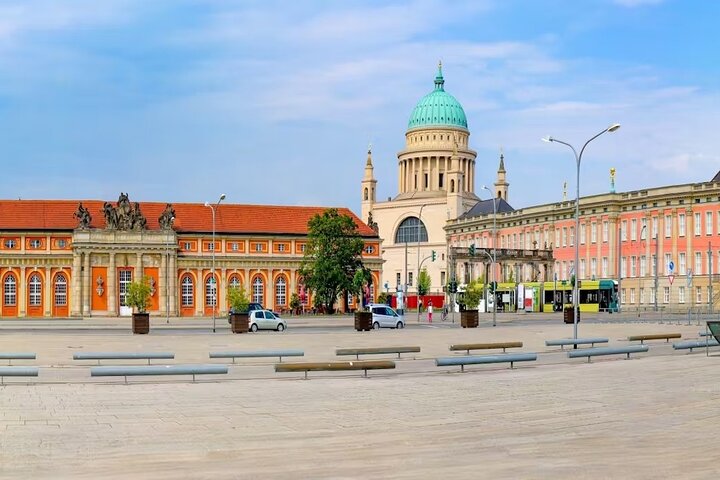 Potsdam Walking Tour with Palace Entry