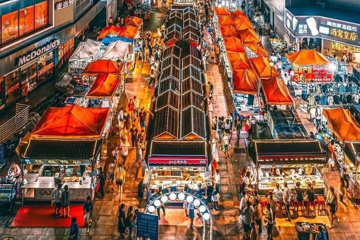 Qingdao After Dark: 4-Hour Illumination Tour with Options