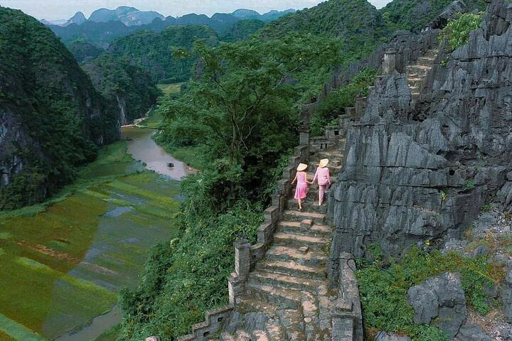 Ninh Binh Day Tour from Hanoi with Boat and Bike