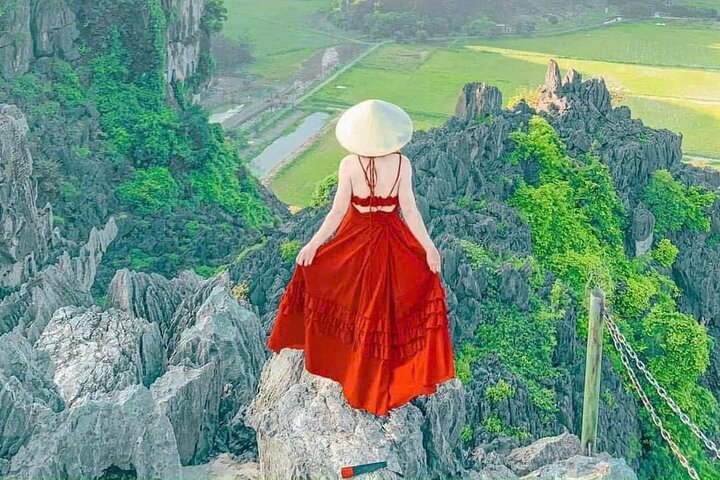 Ninh Binh Day Tour from Hanoi with Boat and Bike