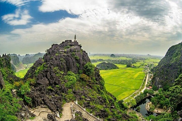 Ninh Binh Day Tour from Hanoi with Boat and Bike