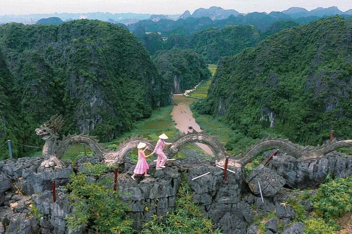 Ninh Binh Day Tour from Hanoi with Boat and Bike