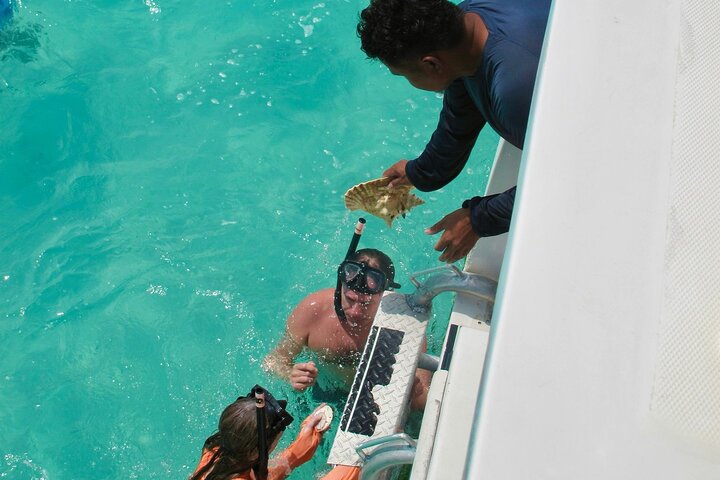 Half Day Snorkel from Providenciales with Visit to Half Moon Bay