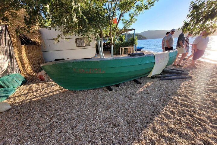 Ksamil: Mussel Sailing Tour with Food and Drink in Albania