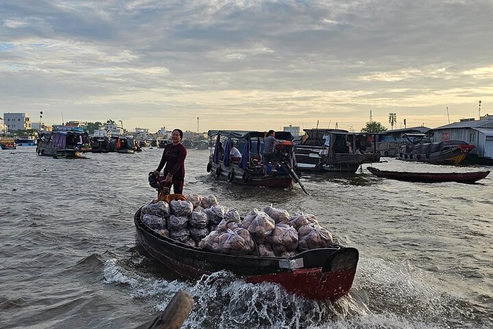 CAN THO: Floating Market & Mekong’s Legacy (About 6 Pax)