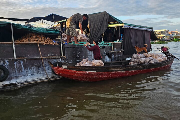CAN THO: Floating Market & Mekong’s Legacy (About 6 Pax)