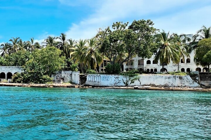 Cartagena 5 Island Hop Tour: Lunch, Snorkel, Beach Clubs, & More