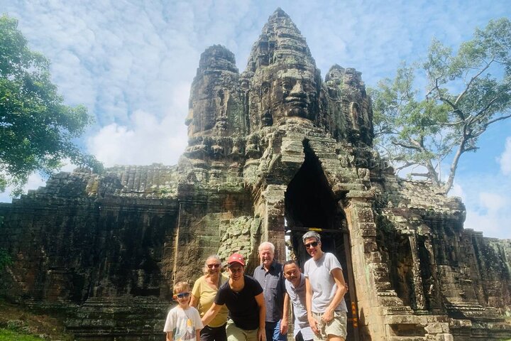 Day trip Phnom Penh to Siem Reap & Return back