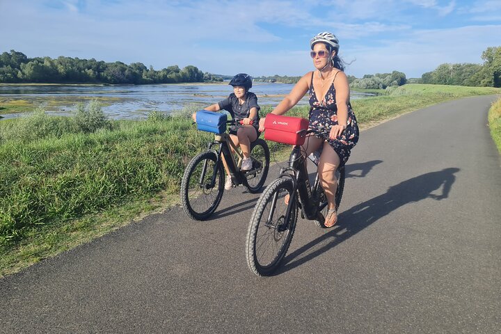 Chateaux De La Loire Cycling