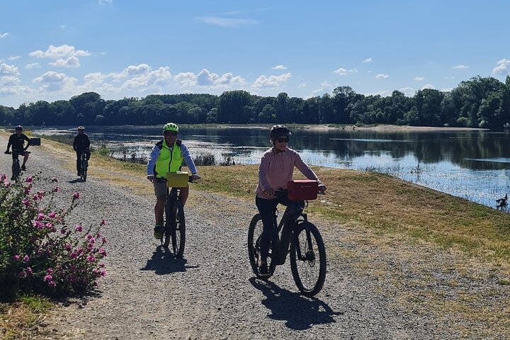 Chateaux De La Loire Cycling