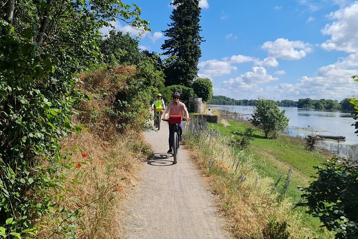 Chateaux De La Loire Cycling