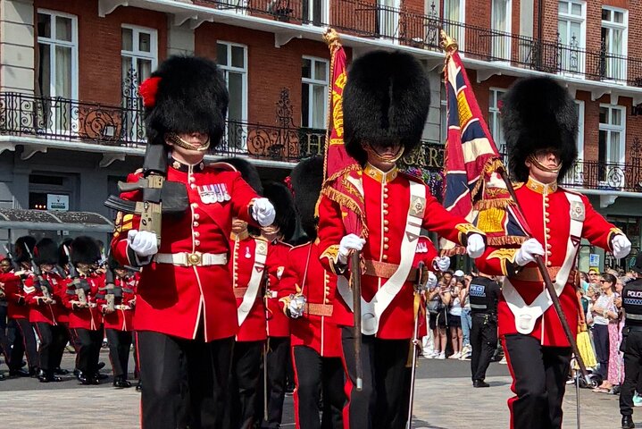 Private Walking Tour with Accredited Expert Guide Windsor Castle