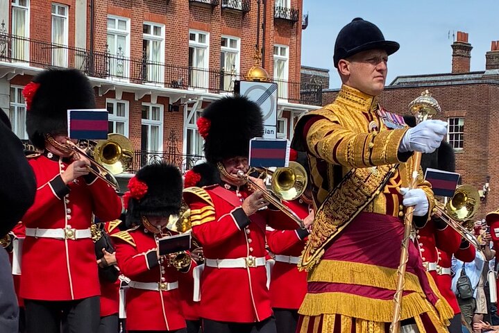 Private Walking Tour with Accredited Expert Guide Windsor Castle