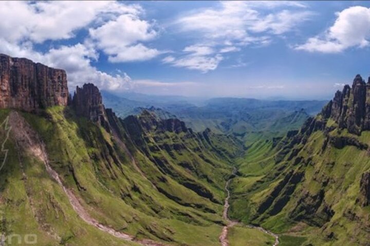 Drakensberg Mountains & Nelson Mandela Capture Site Full Day Safari