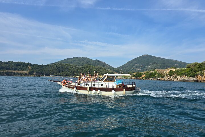 8 Hours Cinque Terre with Lunch on Boat in Spezia