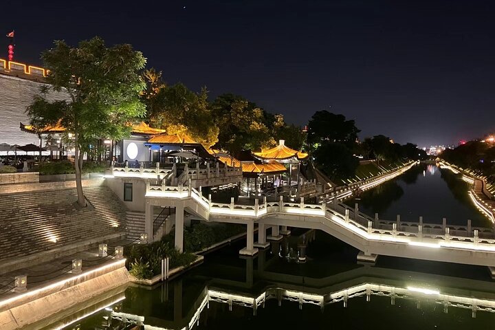 Customized Private Day Tour:Terracotta Army&Xi'an(Entry fee excl)