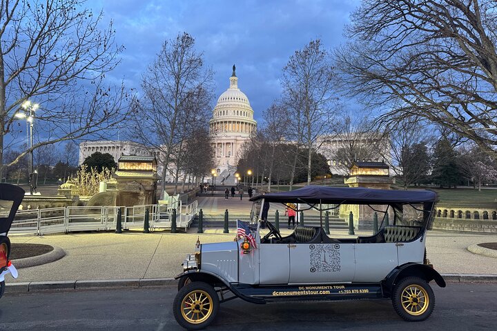 Group/Private Washington D.C Moonlight Tour in Luxury Vintage Car