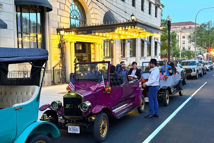 Group/Private Washington D.C Moonlight Tour in Luxury Vintage Car